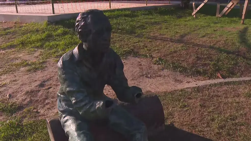 Estátua de Betinho vandalizada