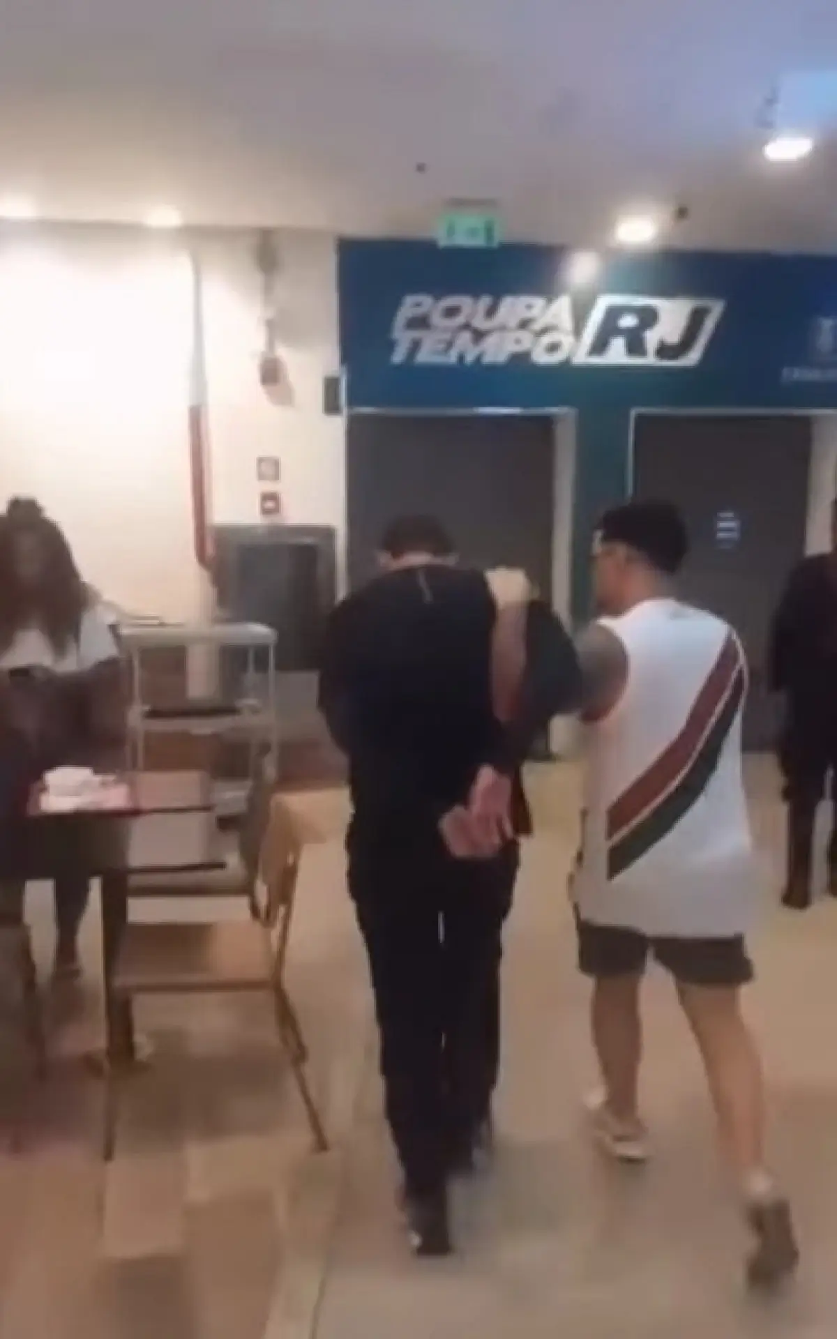 Homem é preso no Bangu Shopping