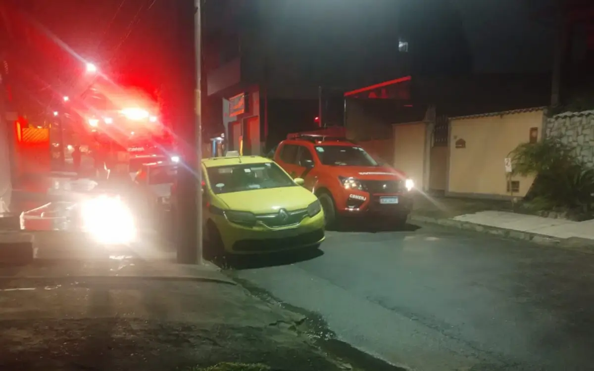 Incêndio na Rua Murilo Vasconcelos deixa mulher e criança mortas