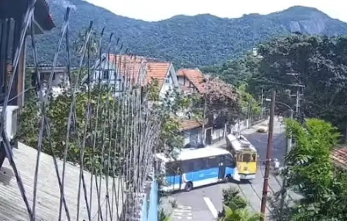 acidente entre ônibus e bonde de Santa Teresa