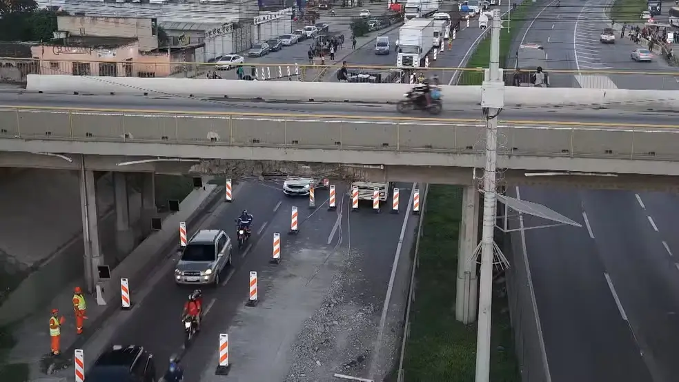 Acidente na Via Dutra fecha viaduto