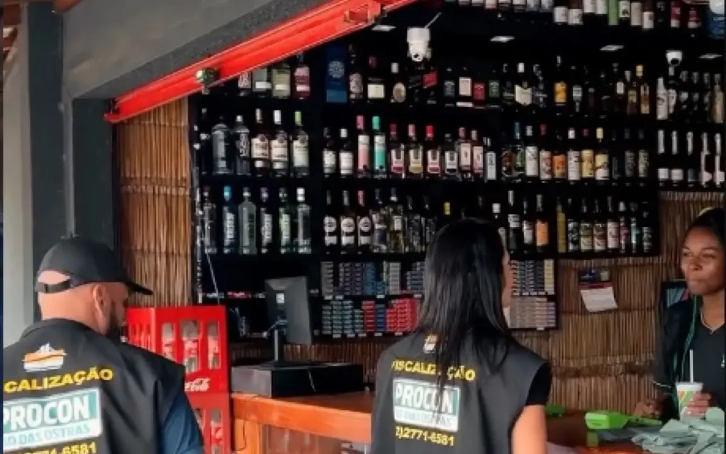 Equipes do Procon vistoriaram comércios para evitar cobrança acima do valor praticado antes do temporal