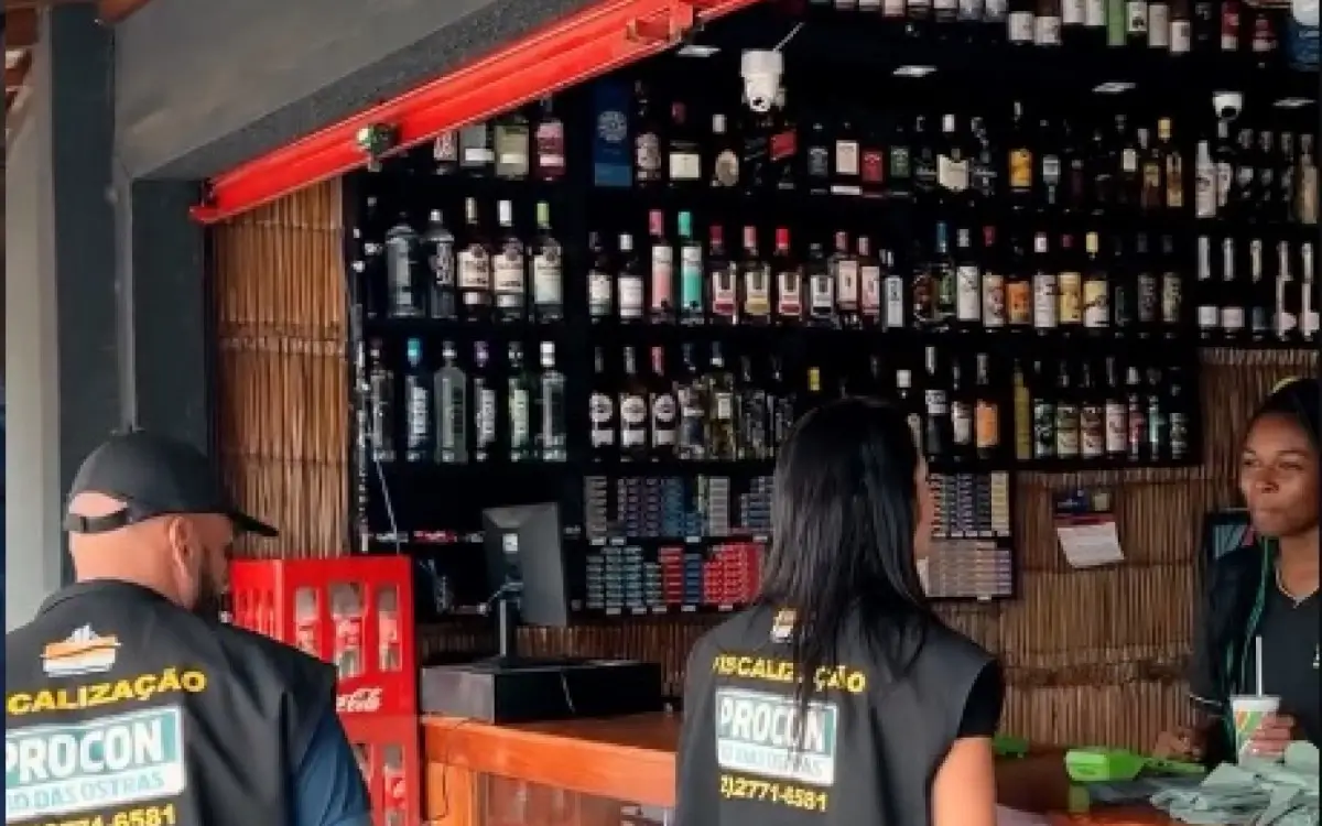 Equipes do Procon vistoriaram comércios para evitar cobrança acima do valor praticado antes do temporal