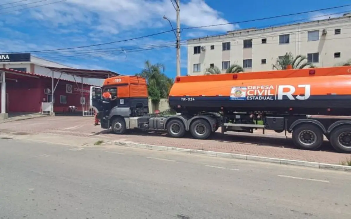 Caminhão-tanque reforça Defesa Civil em Rio das Ostras