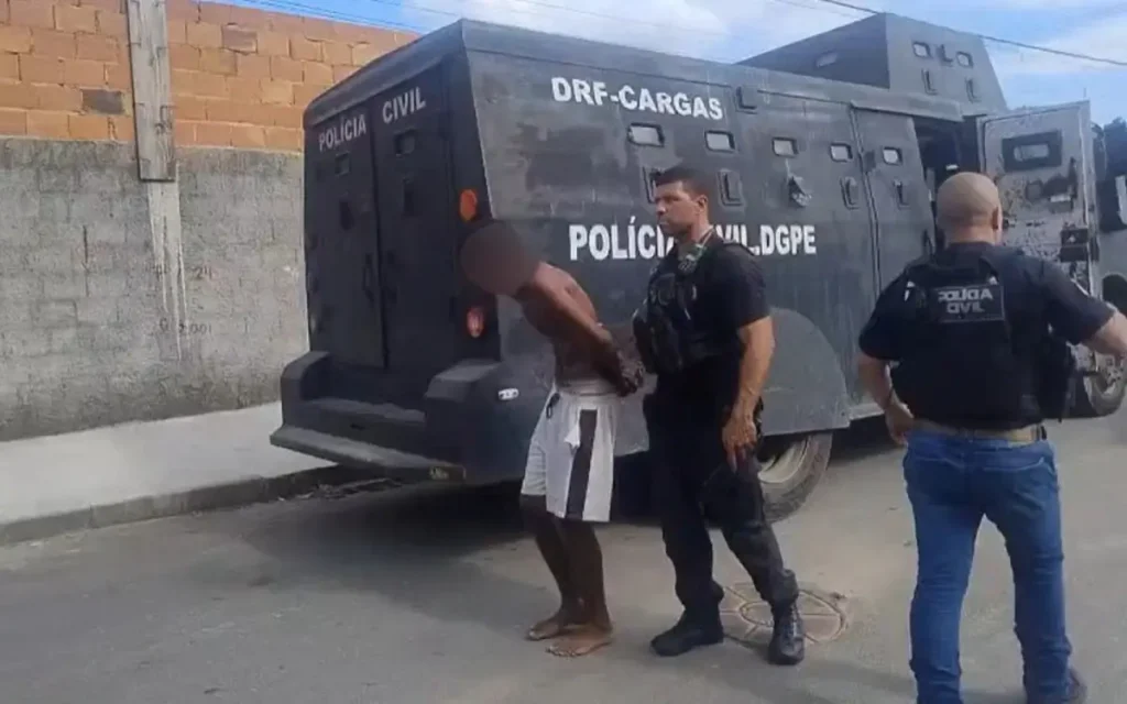 Criminoso foi localizado na comunidade Vai Quem Quer