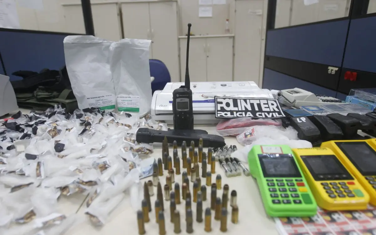 Materiais apreendidos na operação contra o tráfico de drogas na Lapa