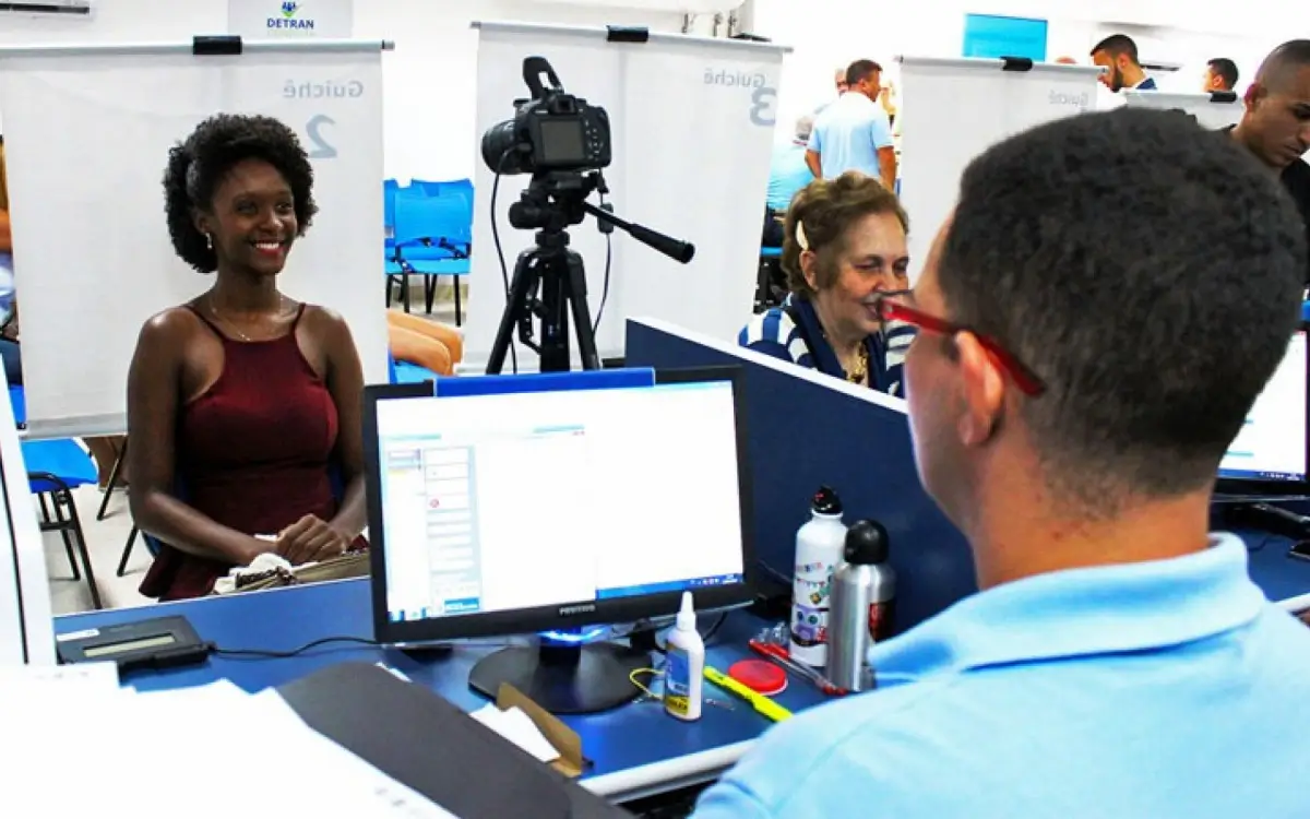 Detran abre vagas para mutirão de identidade para mulheres com agendamento online