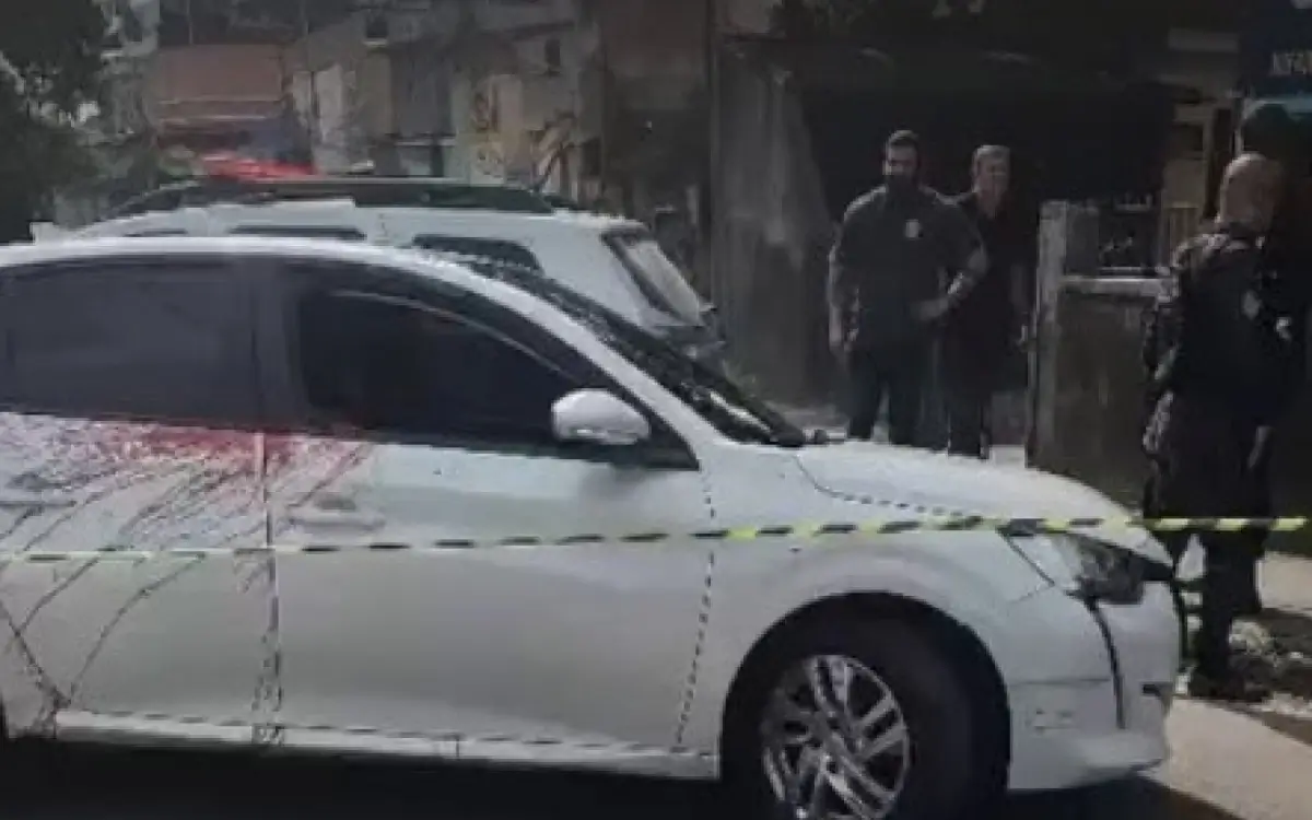 Homens foram executados dentro de carro