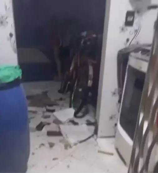 Casa destruida por granada por drone no Rio