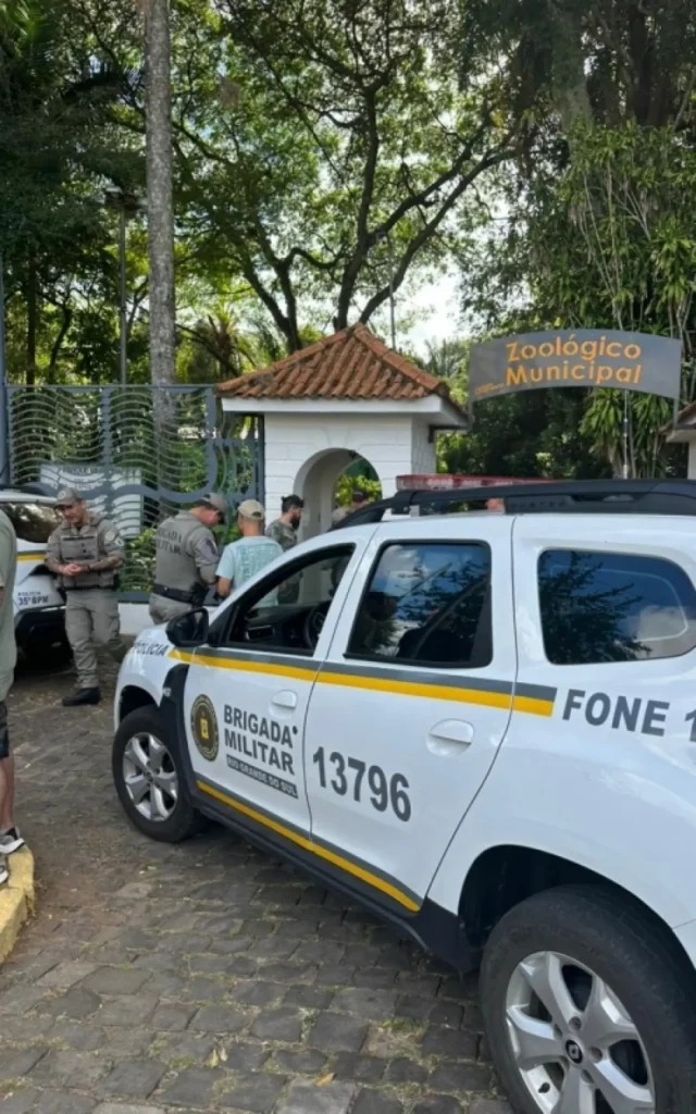 homem invade zoológico
