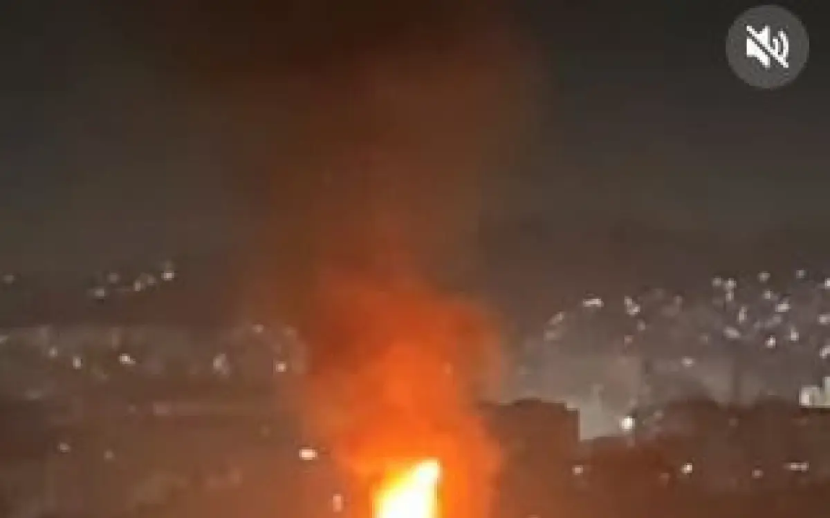 Incêndio em terreno baldio no Complexo do Lins