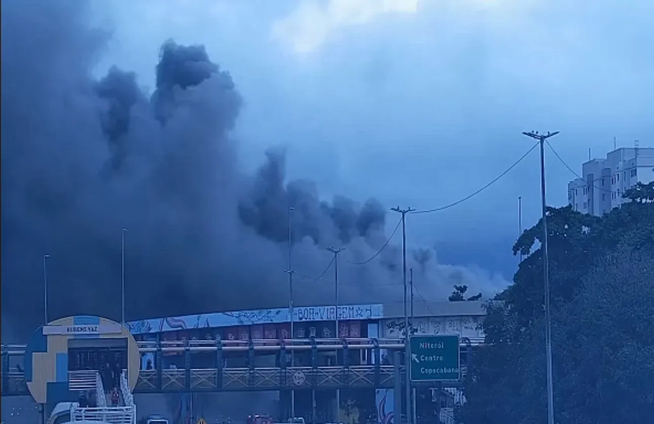 incêndio na Avenida Brasil em Ramos