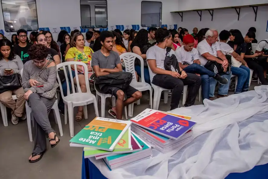 As vagas estão distribuídas em 82 polos localizados em 55 municípios fluminenses