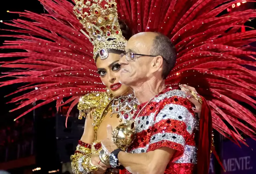 Juliana Paes anuncia saída como rainha de bateria da Viradouro