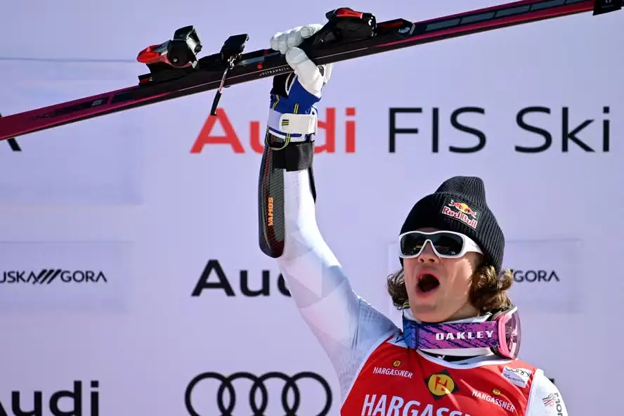 Lucas Pinheiro é campeão da Copa do Mundo de Esqui Alpino