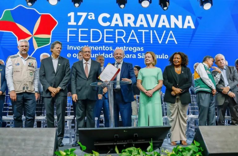 Lula participa da Caravana Federativa em Niterói