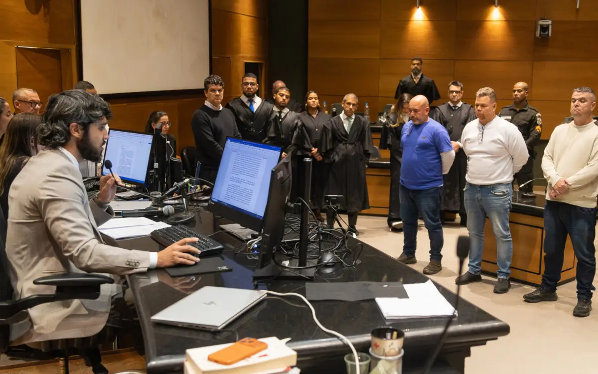 Eduardo (de azul), Cesar e Leandro foram condenados a 30 anos de prisão