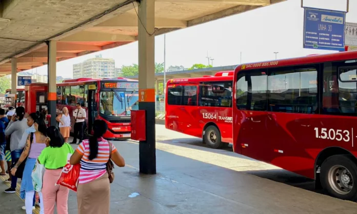 Ônibus com ar-condicionado em Niterói