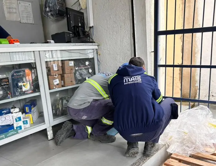 Operação contra fraude no abastecimento de água fiscaliza comércios na Zona Oeste