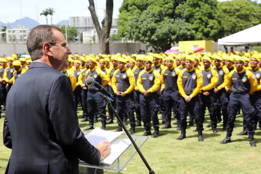 Eduardo paes na formatura da Força Municipal