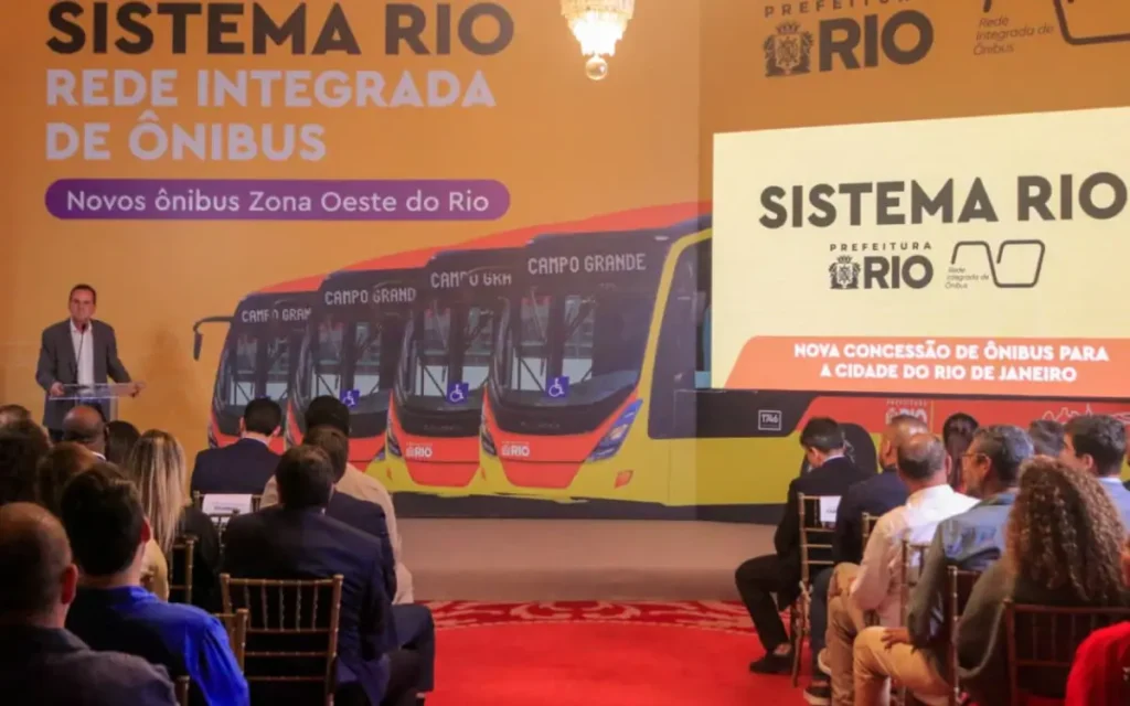 Os contratos foram assinados pelo prefeito Eduardo Paes