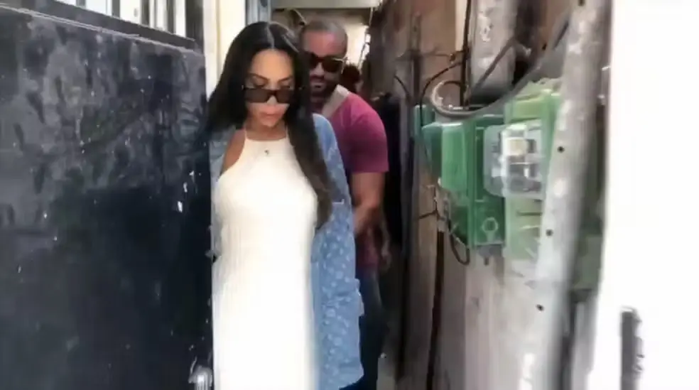 Garota de programa condenada por roubo e extorsão é presa.