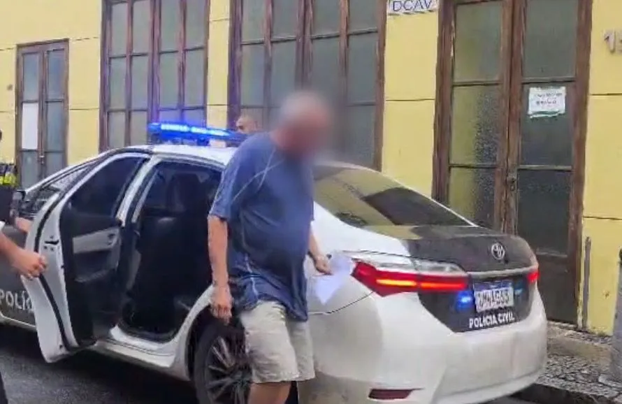 Professor preso por abuso de meninas