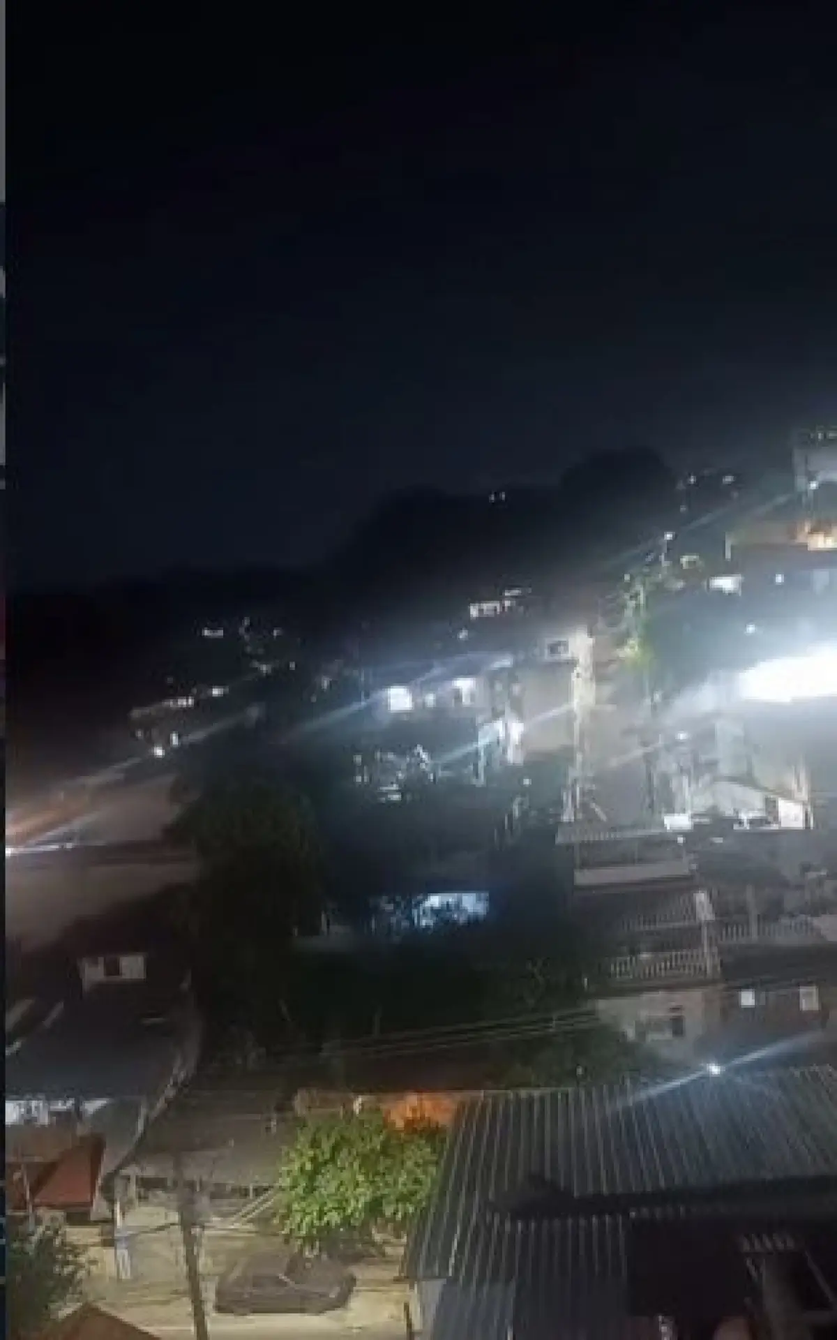 Moradores registraram intenso tiroteio no Fonseca, em Niterói