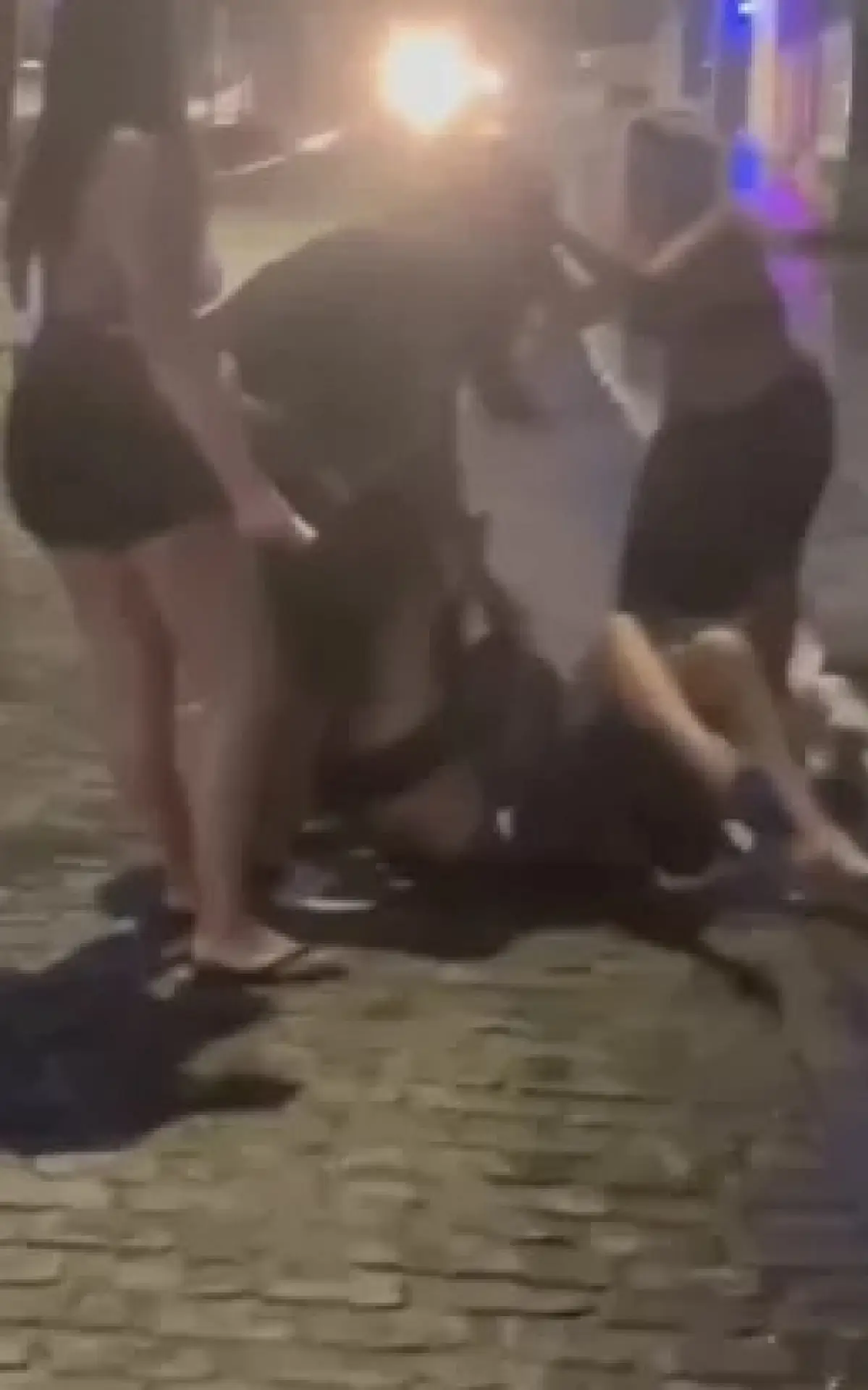 Turistas brigando em Búzios