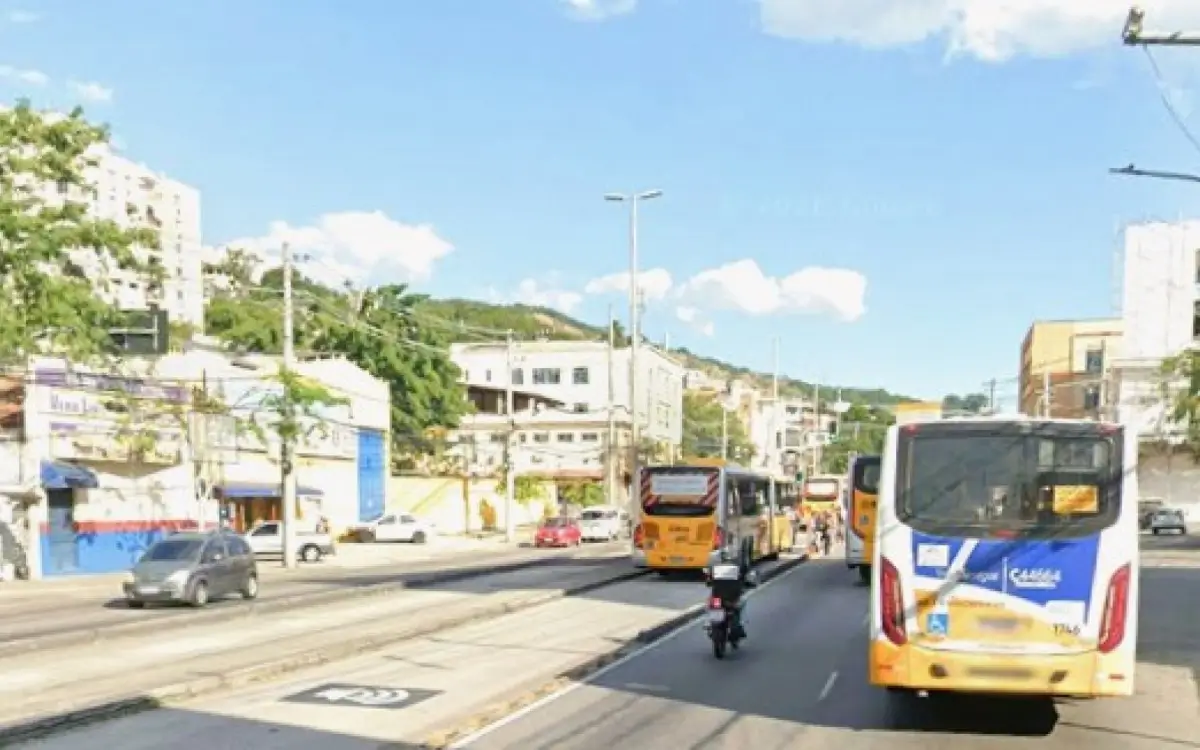 Acidente entre moto e BRT