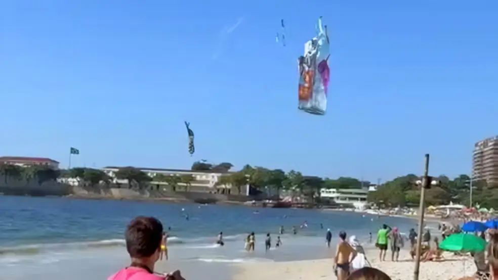 Balão cai em Copacabana