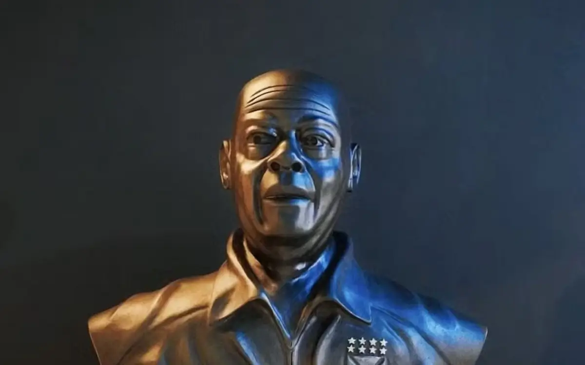 Busto de Pai Santana