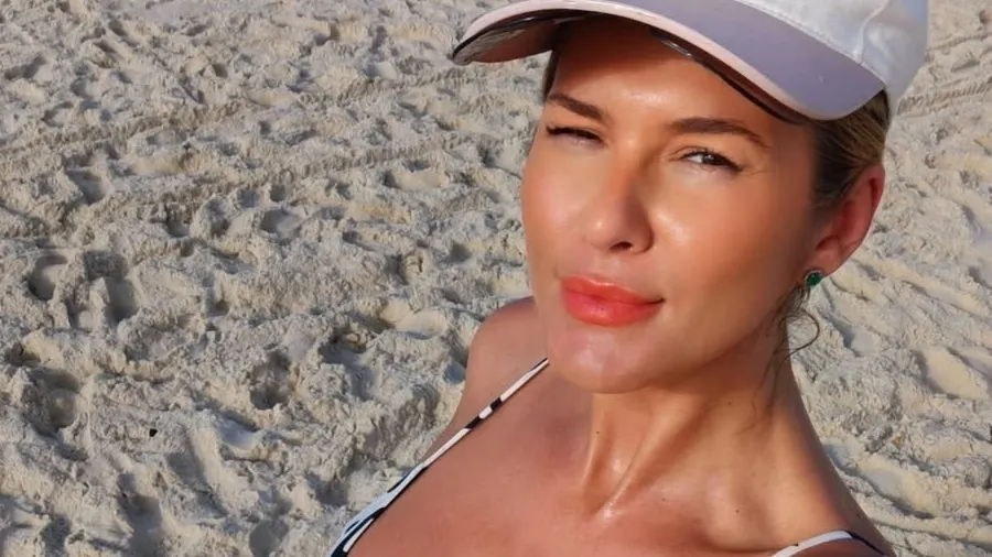Lívia Andrade de biquíni