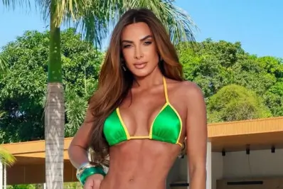 Nicole Bahls de biquíni