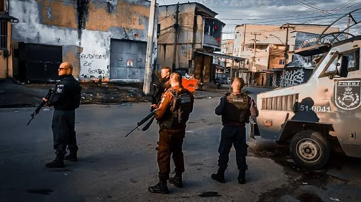 operação em Costa Barros