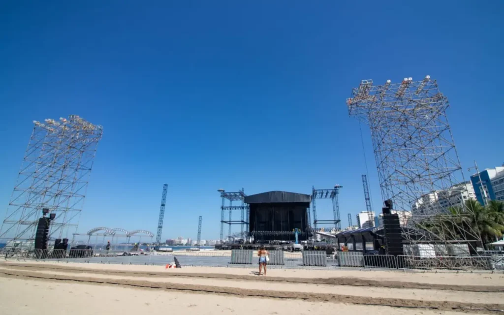 Palco onde Shakira fará show em Copacabana