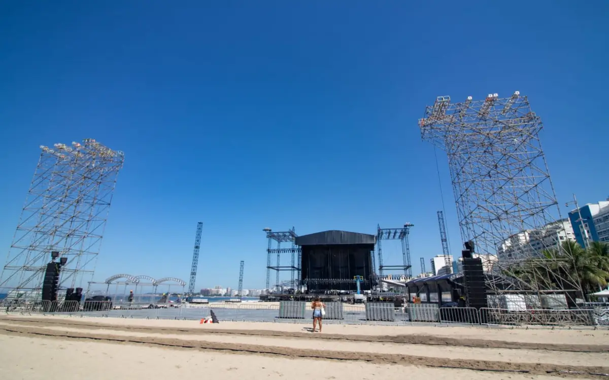 Palco onde Shakira fará show em Copacabana