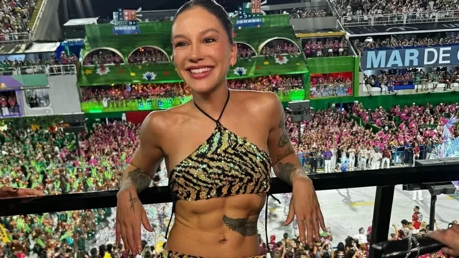 Priscilla exibe braços musculosos