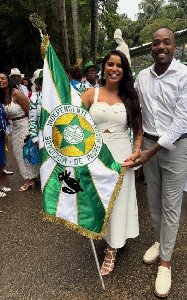 Porta-bandeira Raphaela Teodoro, que fará par com Diogo Jesus