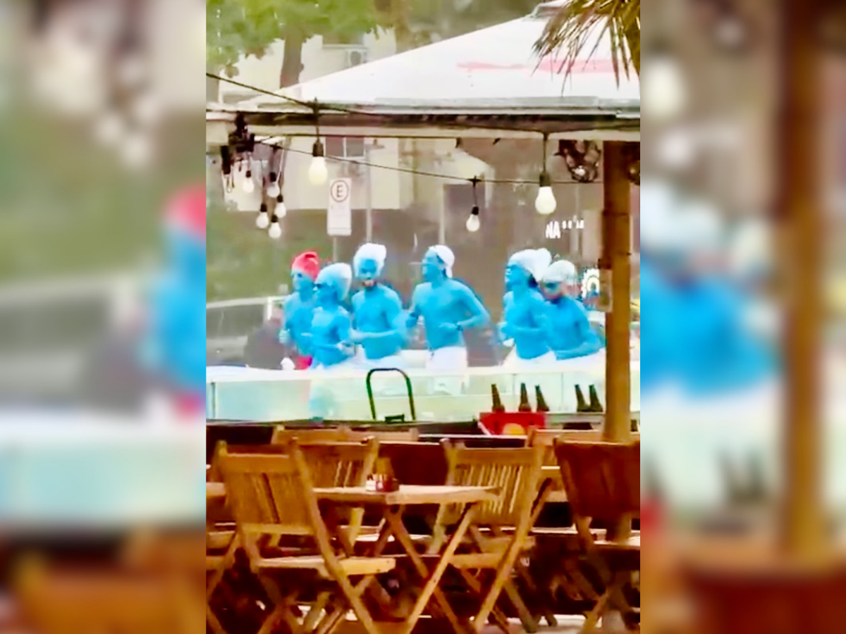 Smurfs na Praia do Leme