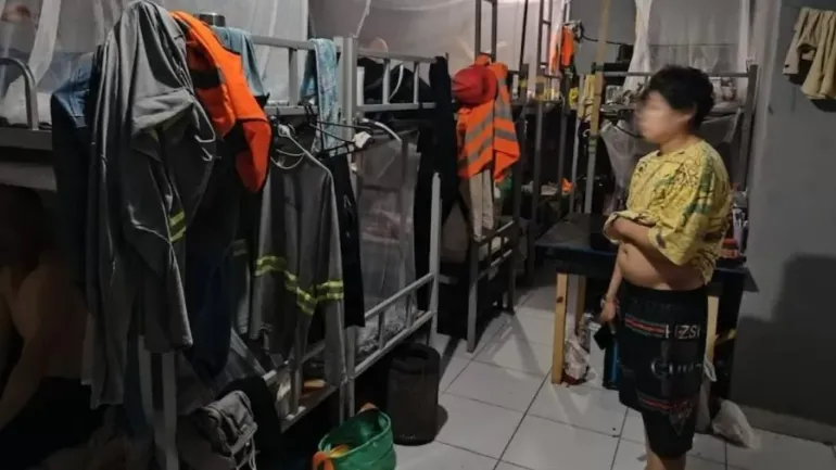 Alojamento em que foram resgatados trabalhadores chineses da obra da BYD na Bahia.