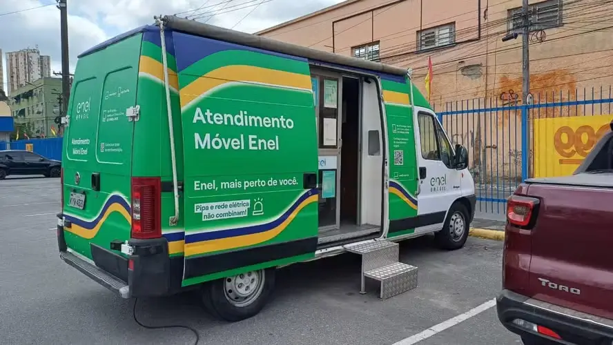A van do atendimento móvel da Enel