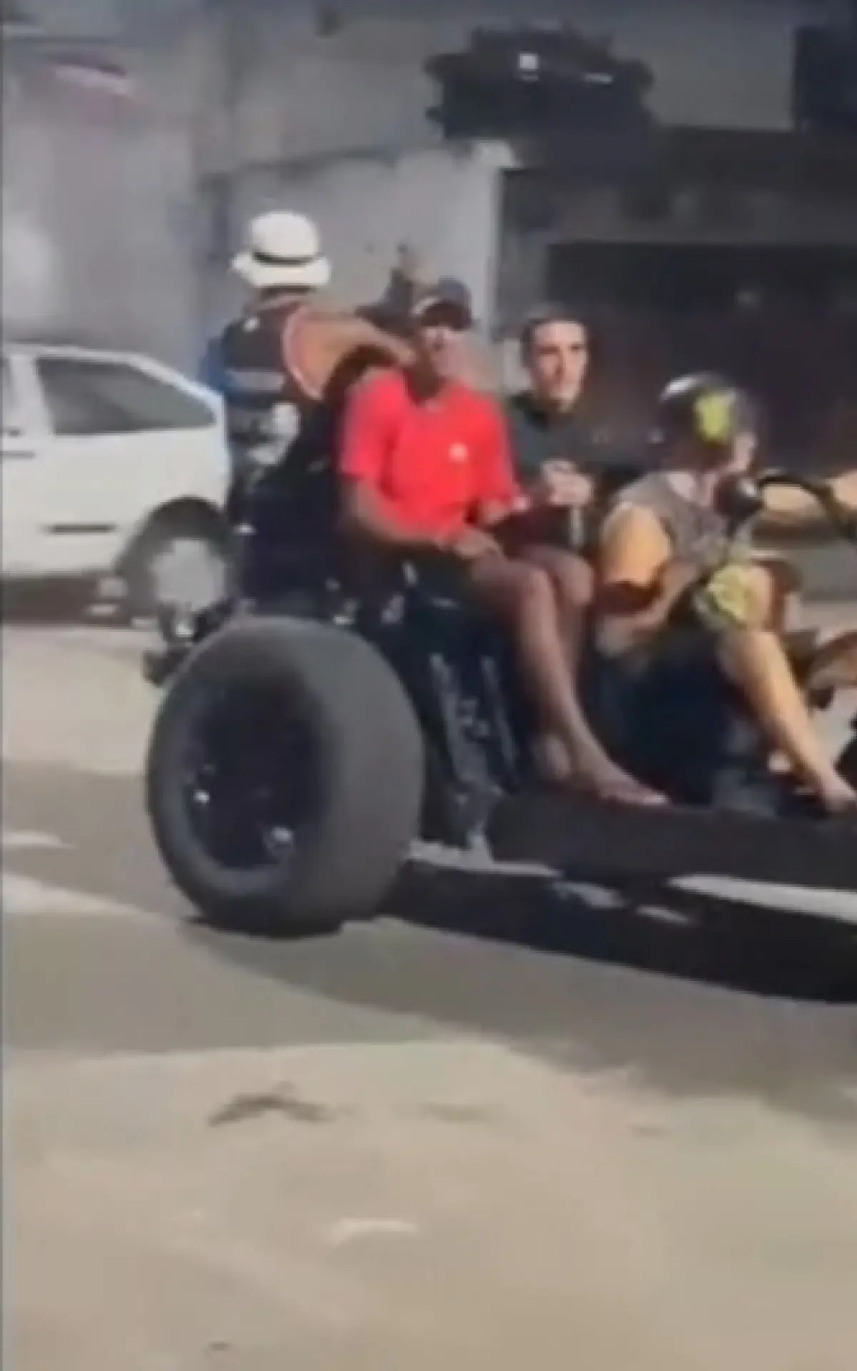 acidente com triciclo em Cascadura