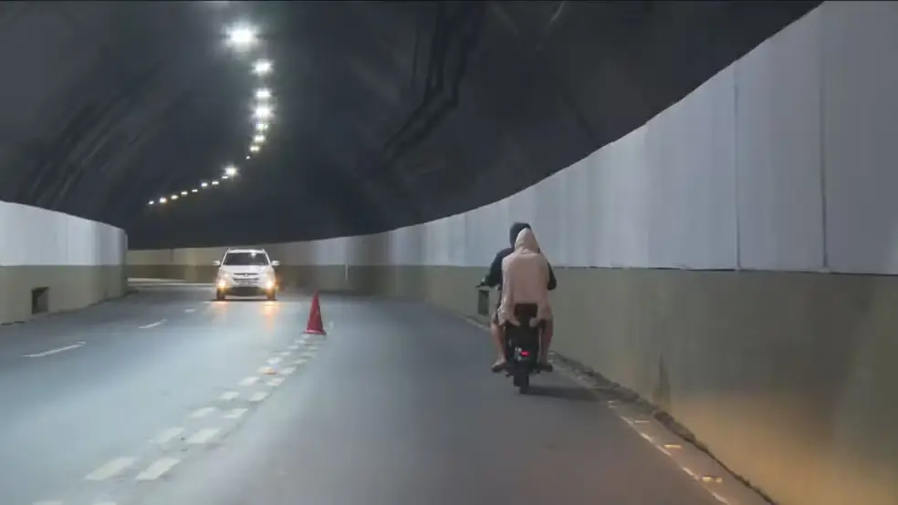 Ciclomotores irregulares no Túnel Rebouças