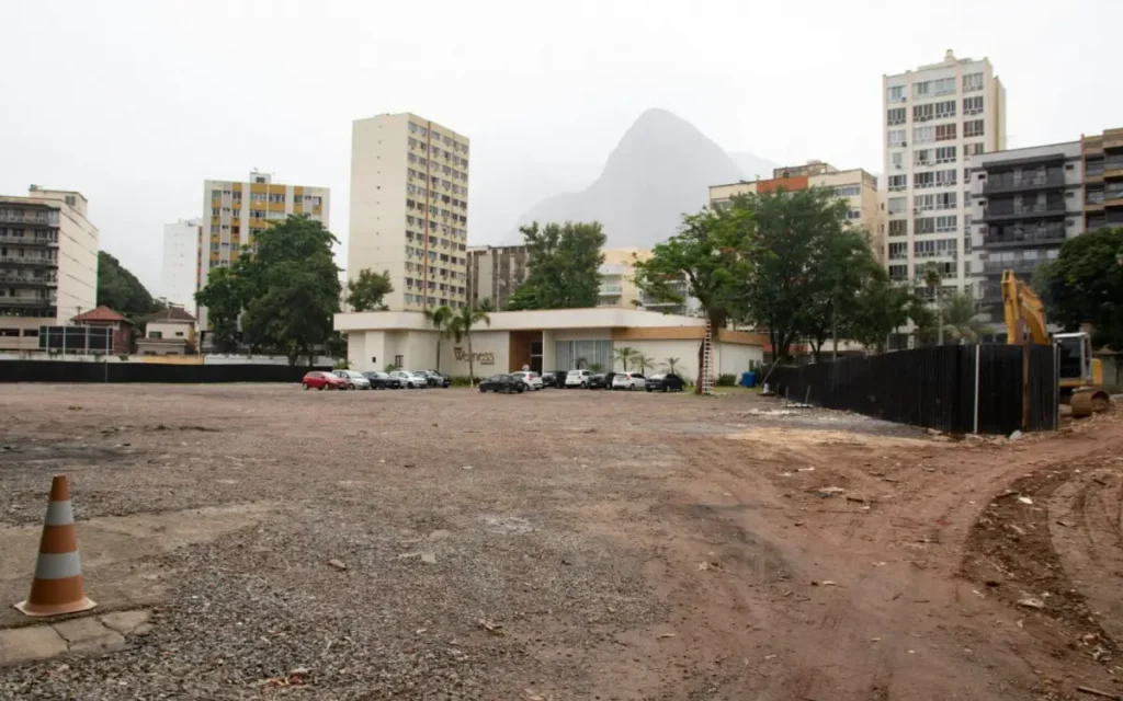 Clube da Light é demolido no Grajaú