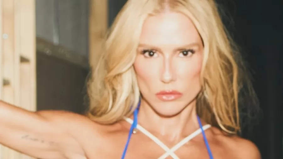 Deborah Secco de biquíni