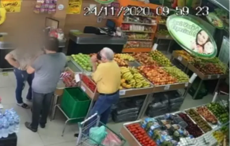 O servidor atingido pela punição é Sérgio Simões