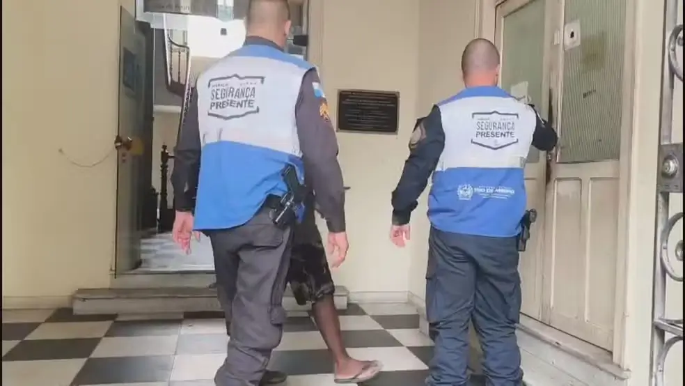 foragido por stalking e ameaça