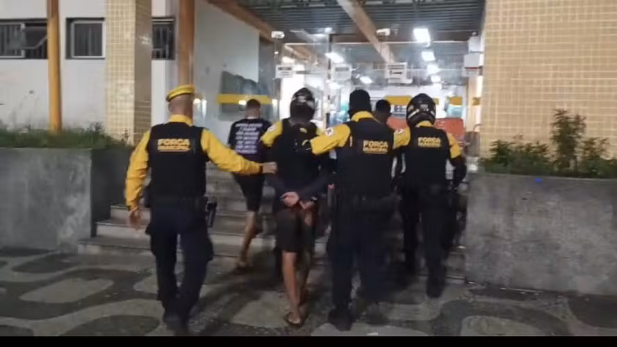 Força Municipal no Centro do Rio leva quatro homens à delegacia