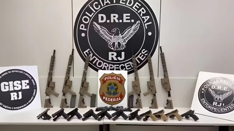 fuzis e pistolas na Dutra